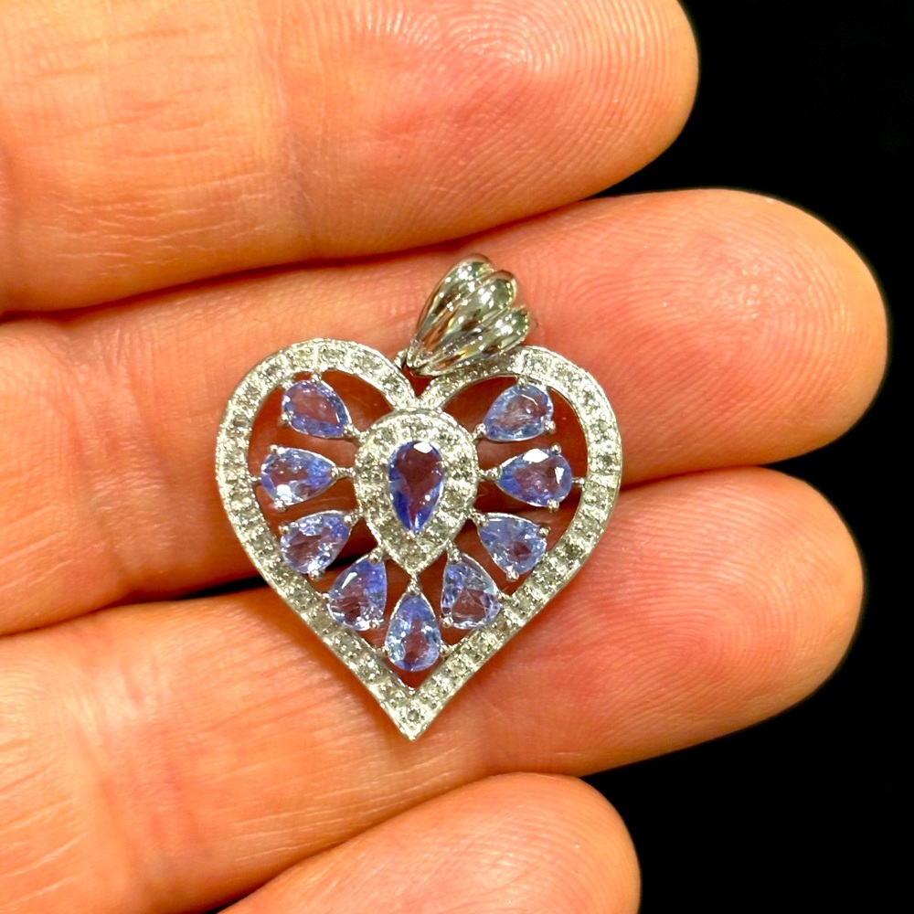 Tanzanite/Diamond Heart ๐ Necklace - Picture 5 of 8